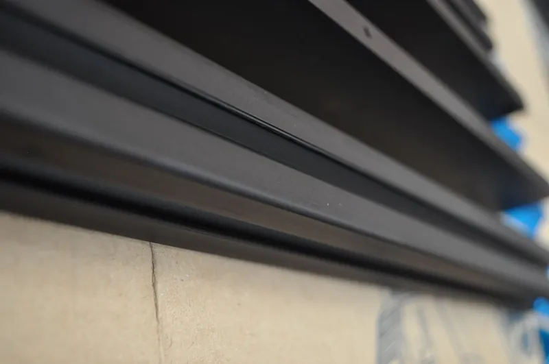 Pieza de aluminio con acabado de anodizado natural